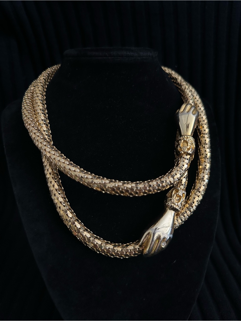 Vintage DL Auld Gold Mesh Statement Clasping Hands Necklace Belt Max 41in
